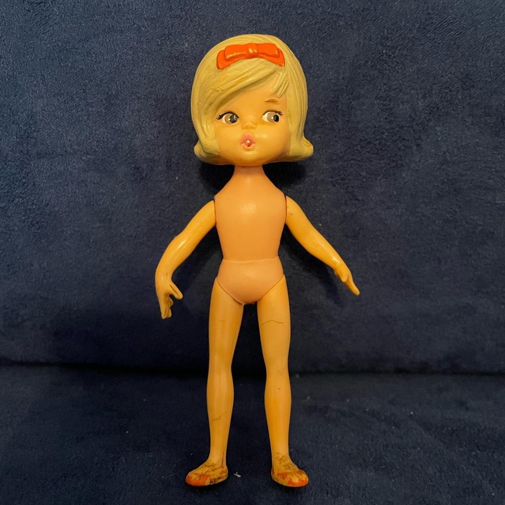 Vintage 1965 Hasbro Dolly Darlings Shary Doll 4.25” tall Blonde Molded Hair